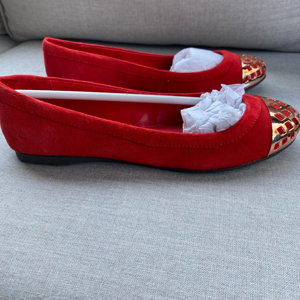 Fergie flat shoes